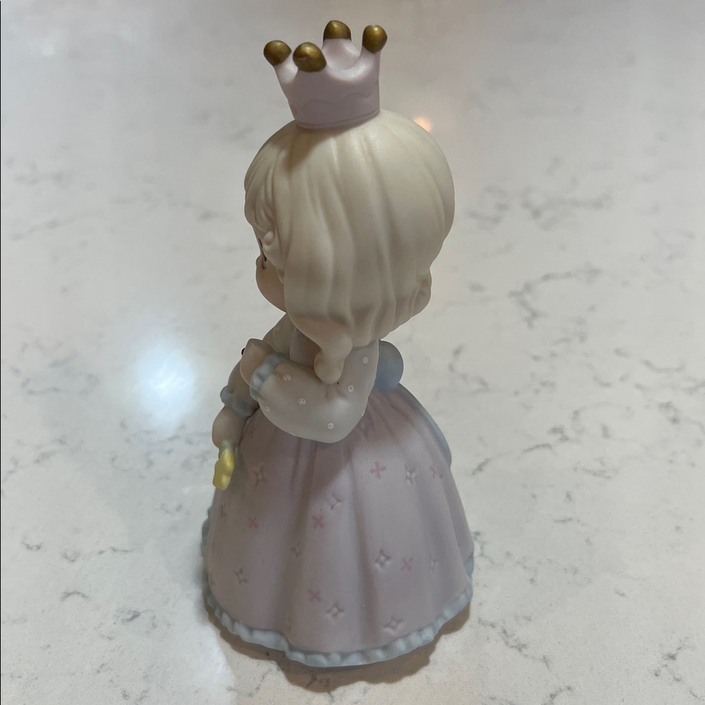 PRETTY AS A PRINCESS 526053 Precious Moments Figurine ©1995 - Picture 2 of 9
